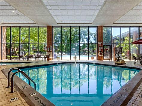 clarksville hotels with indoor pools